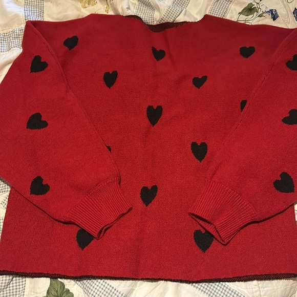 Black and red heart sweater - Picture 2 of 3